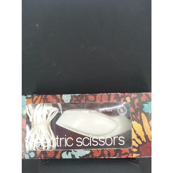 Vintage Montgomery Ward Electric Fabric Scissors 2- Speed Model Lindar/6934 - Picture 2 of 3